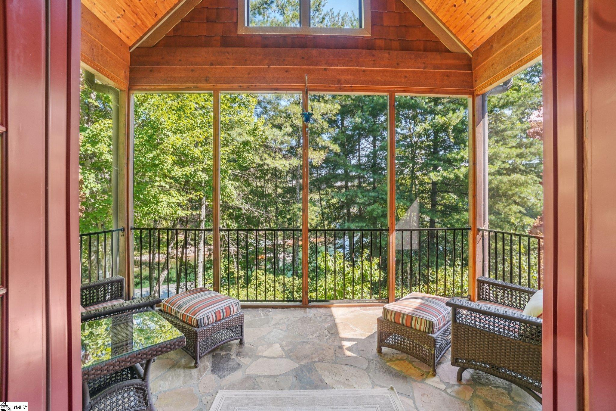 812 Lake View Court Salem, SC 29676