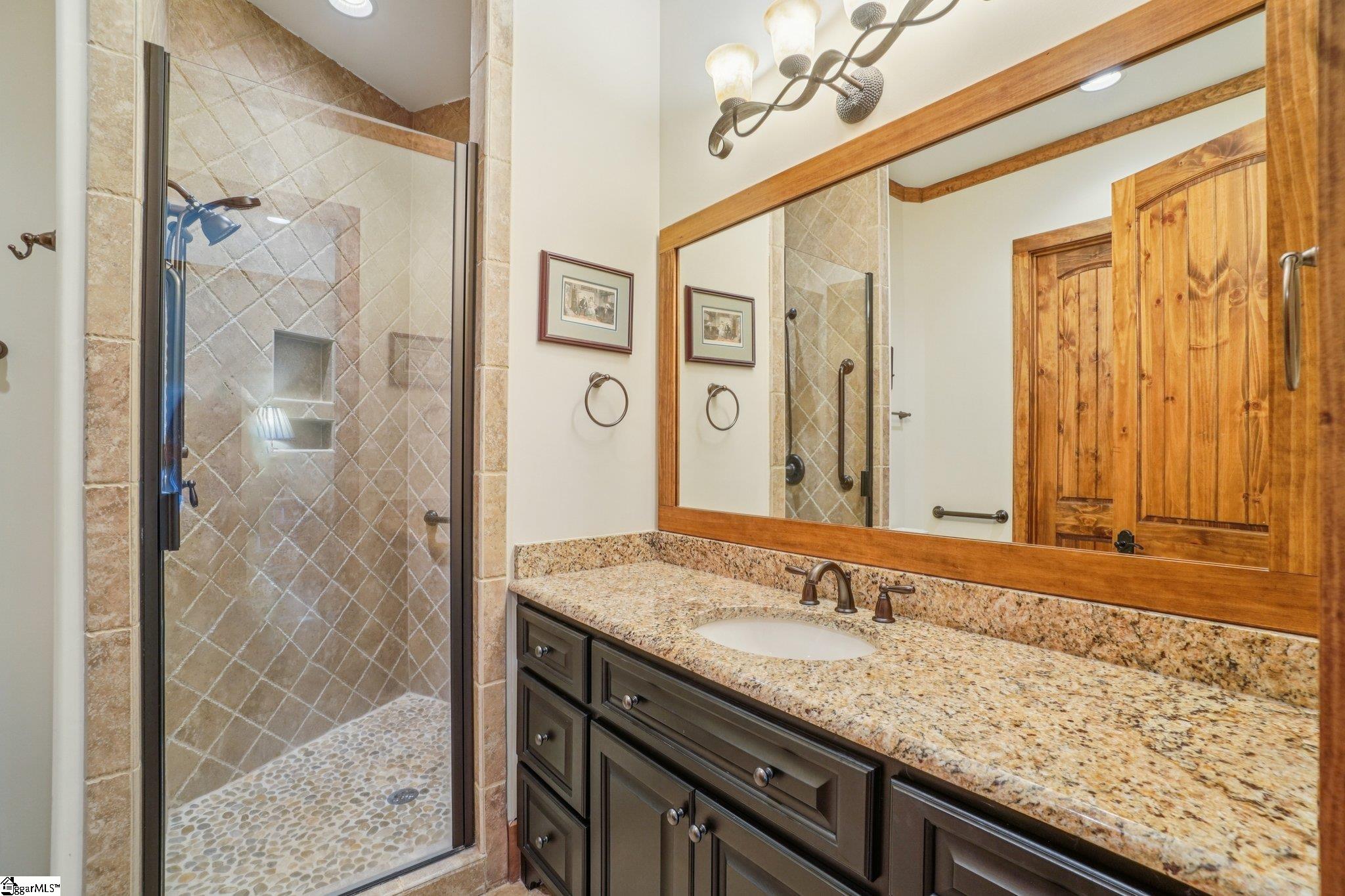 812 Lake View Court Salem, SC 29676