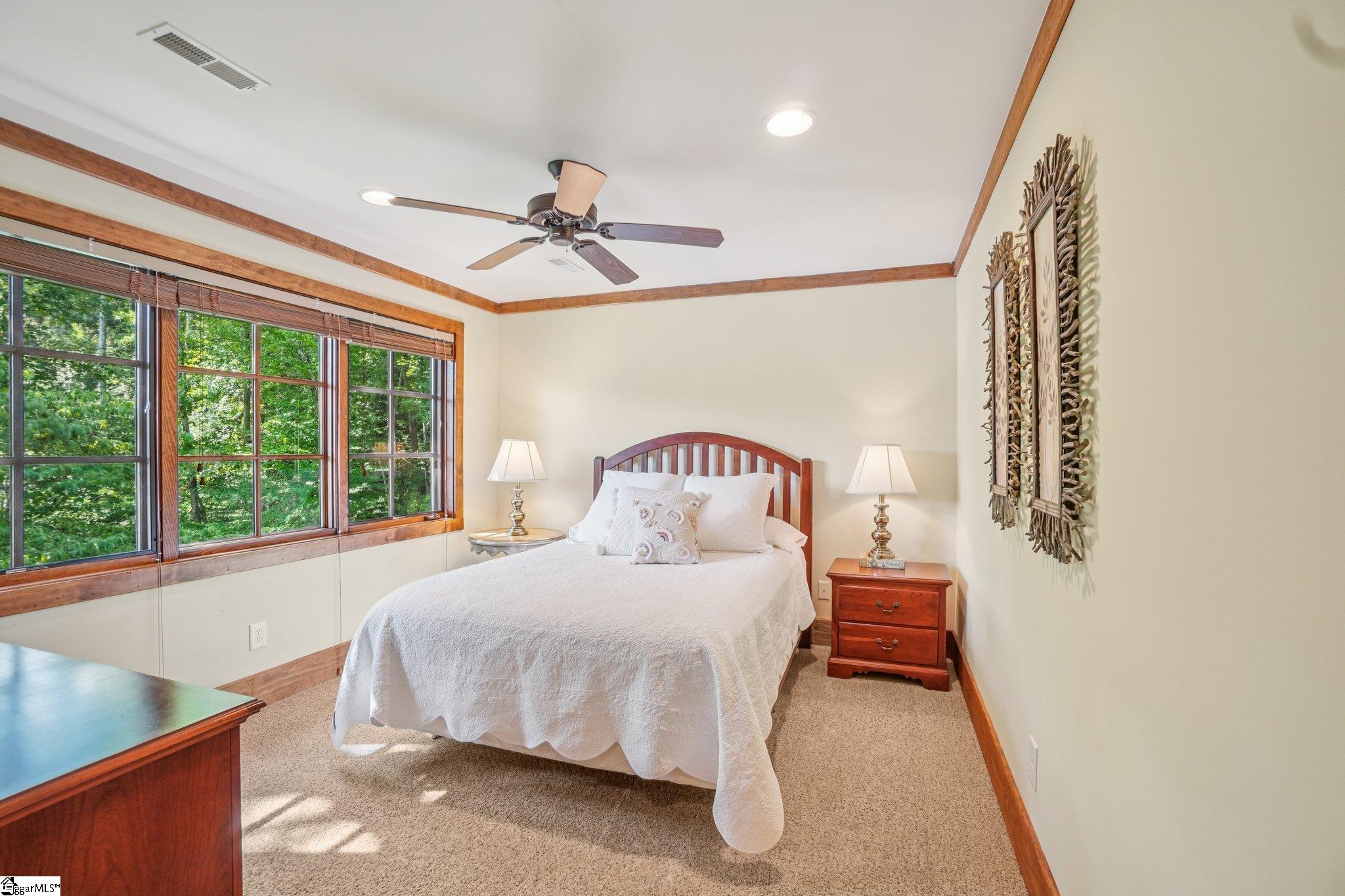 812 Lake View Court Salem, SC 29676