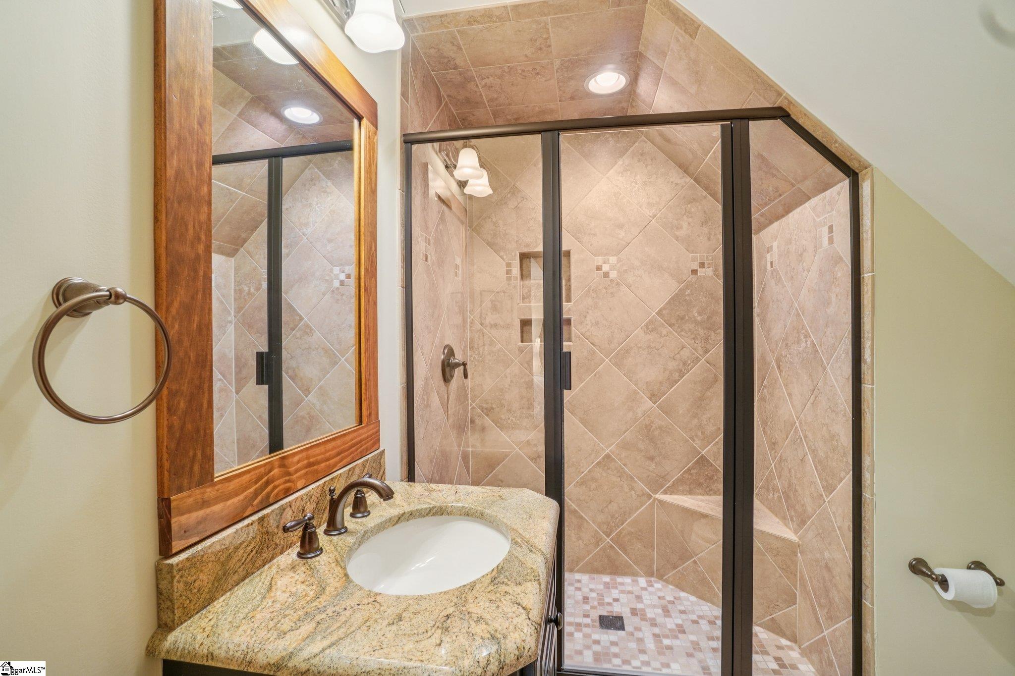 812 Lake View Court Salem, SC 29676
