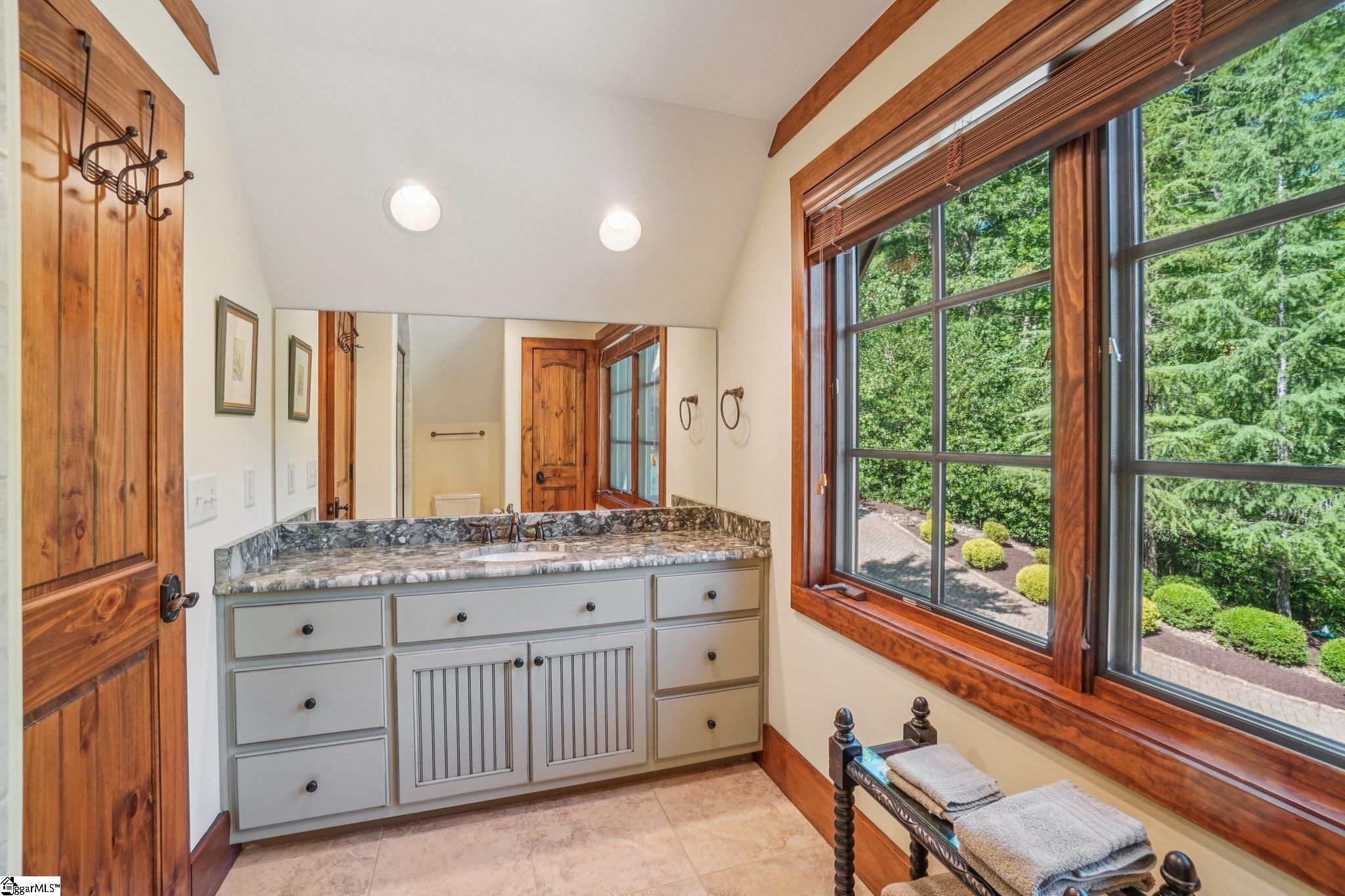 812 Lake View Court Salem, SC 29676
