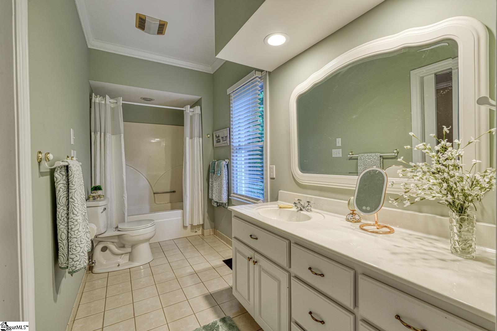 335 Hillcove Point Wellford, SC 29385