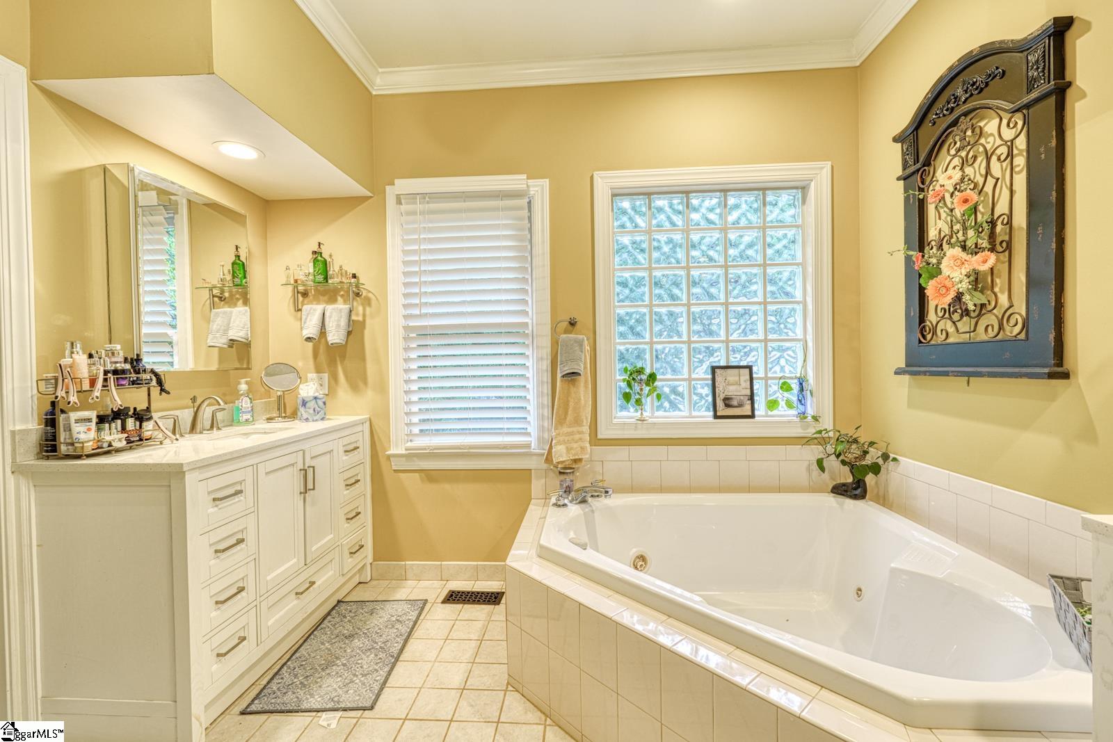 335 Hillcove Point Wellford, SC 29385