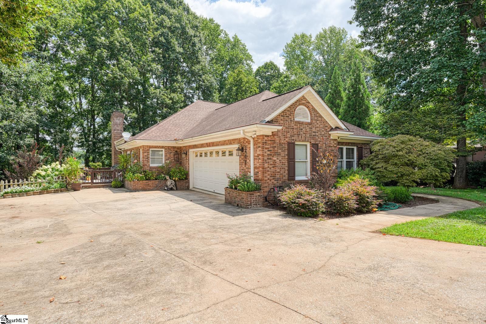 335 Hillcove Point Wellford, SC 29385