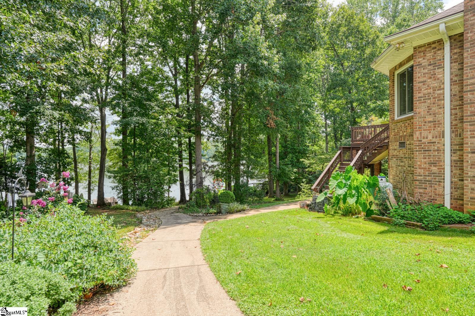 335 Hillcove Point Wellford, SC 29385