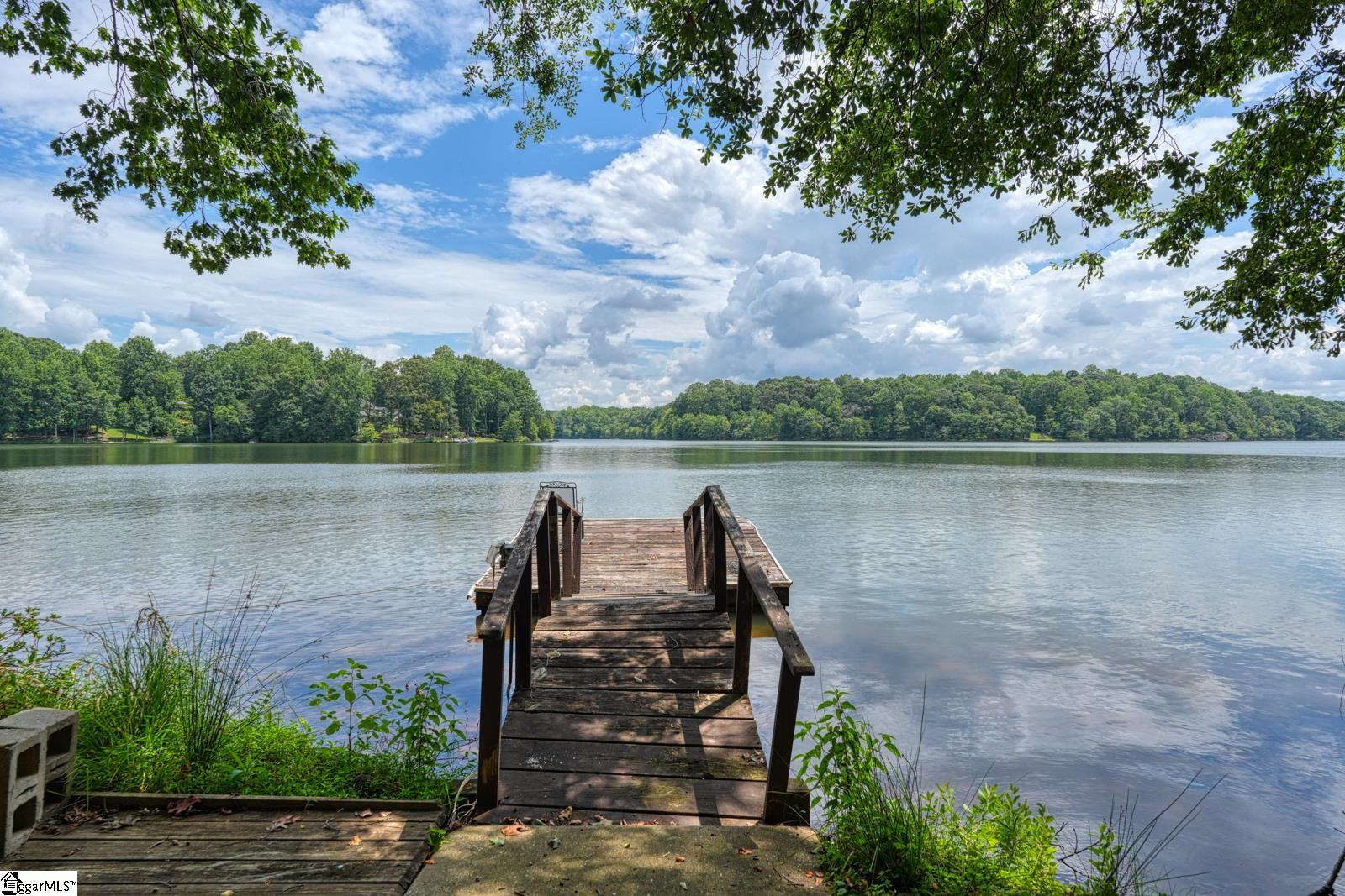 335 Hillcove Point Wellford, SC 29385