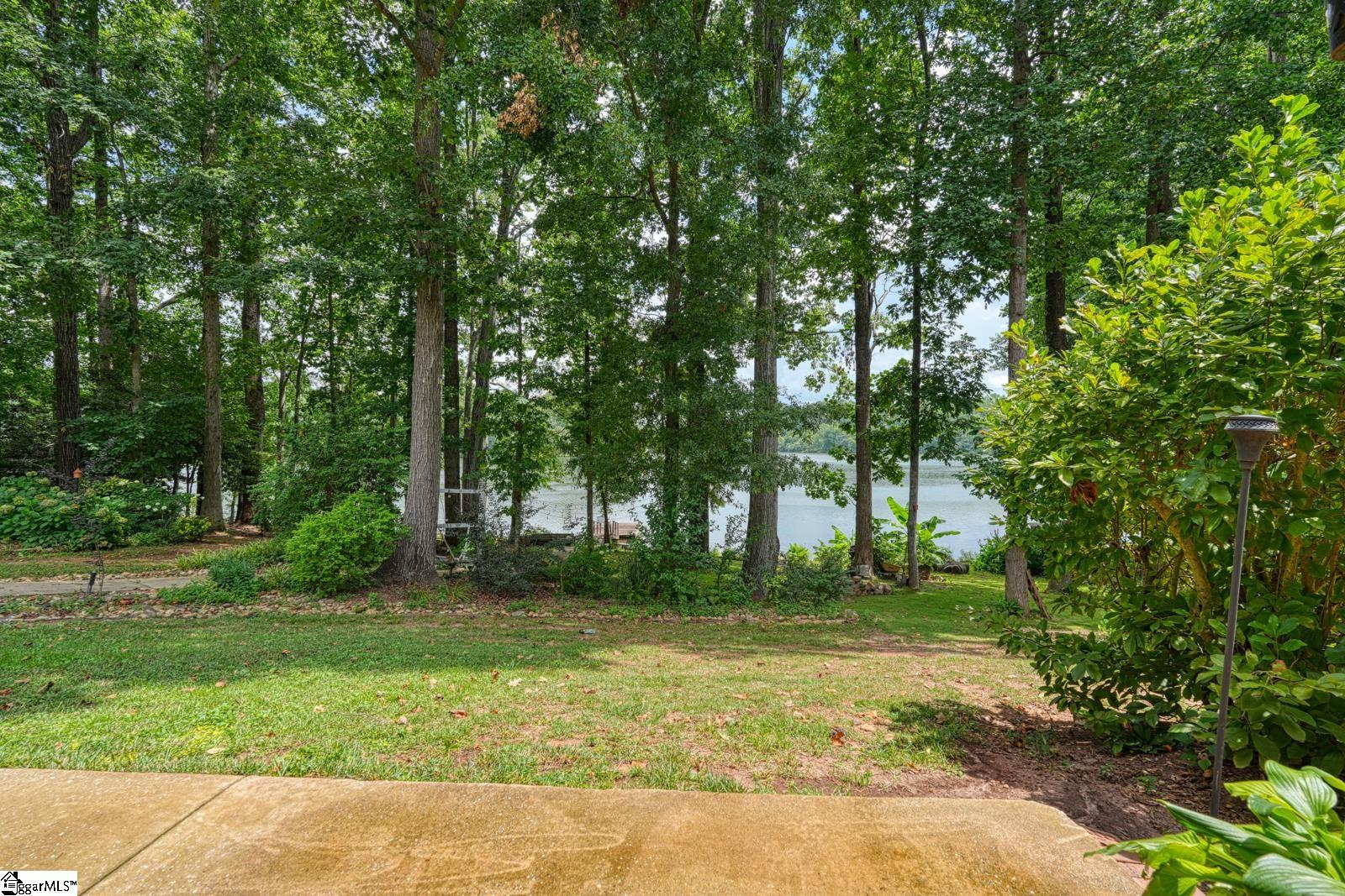 335 Hillcove Point Wellford, SC 29385