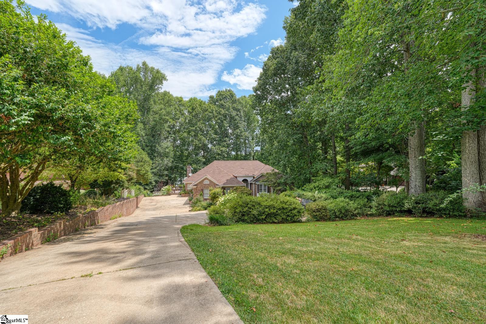 335 Hillcove Point Wellford, SC 29385