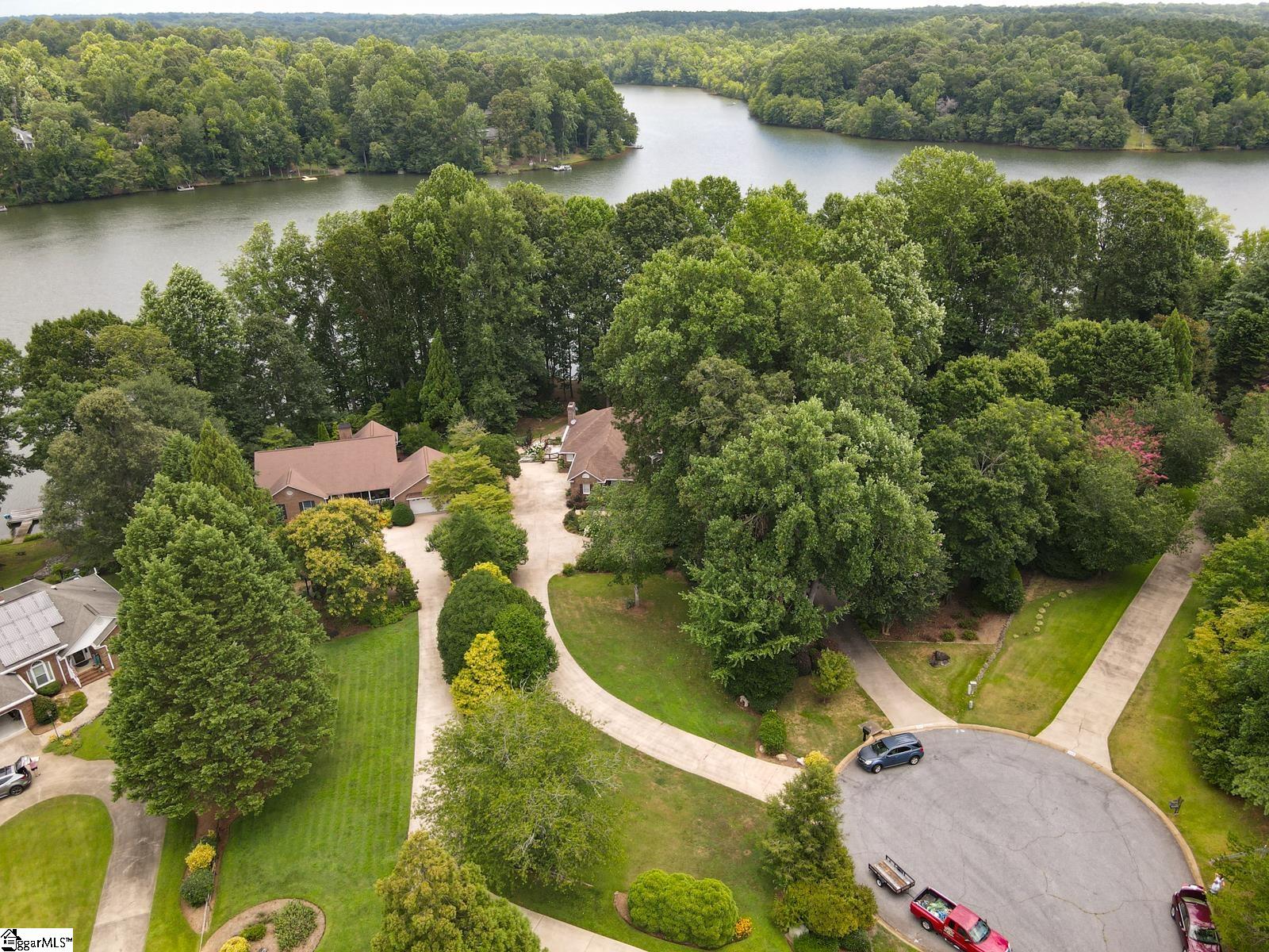 335 Hillcove Point Wellford, SC 29385