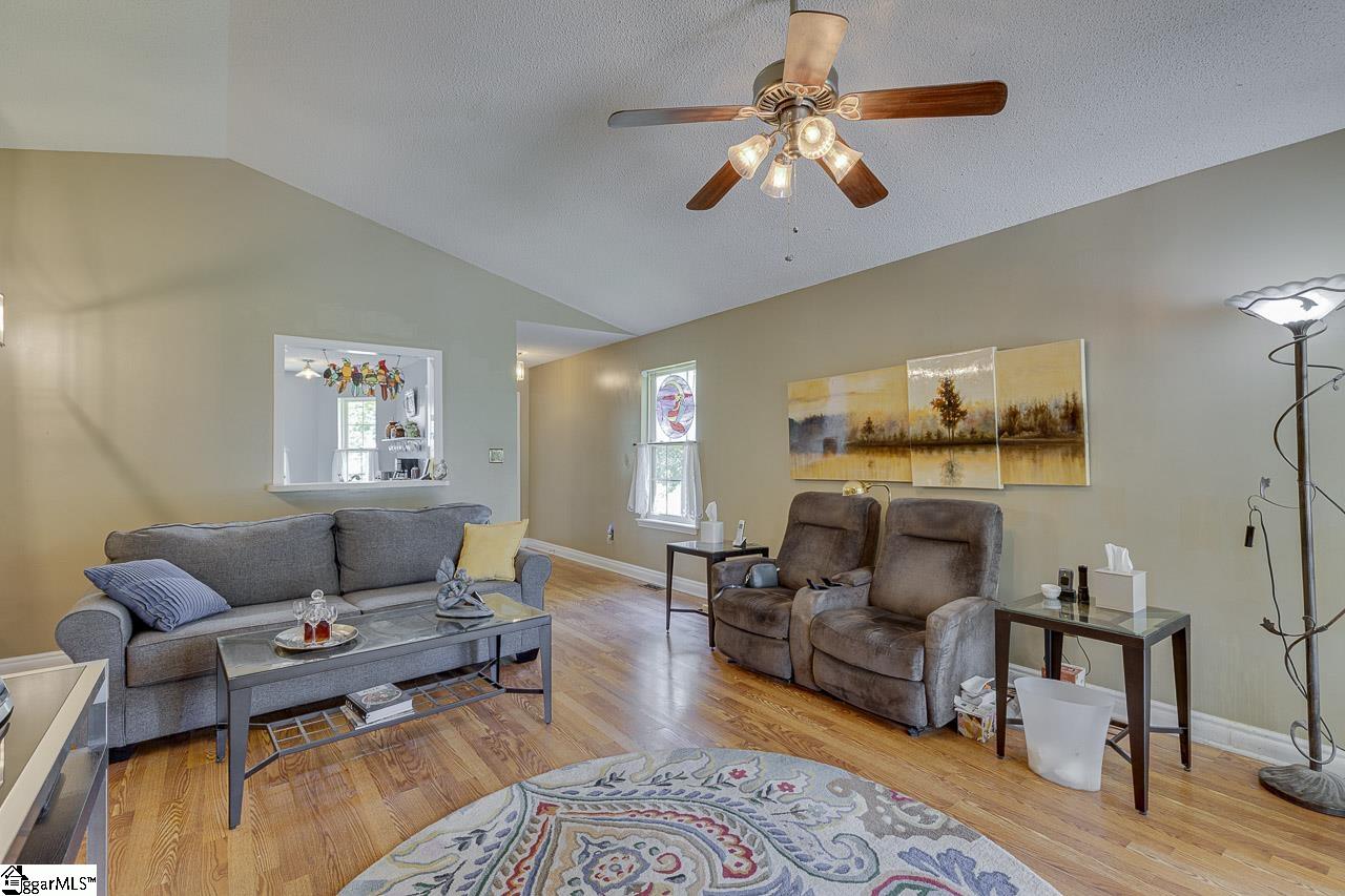 2109 Rolling Green Road Anderson, SC 29621