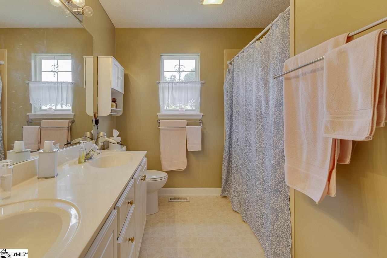 2109 Rolling Green Road Anderson, SC 29621