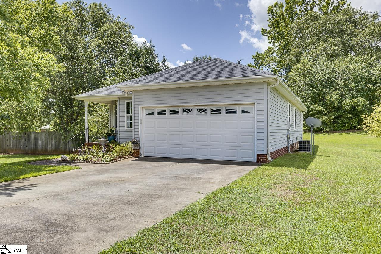 2109 Rolling Green Road Anderson, SC 29621