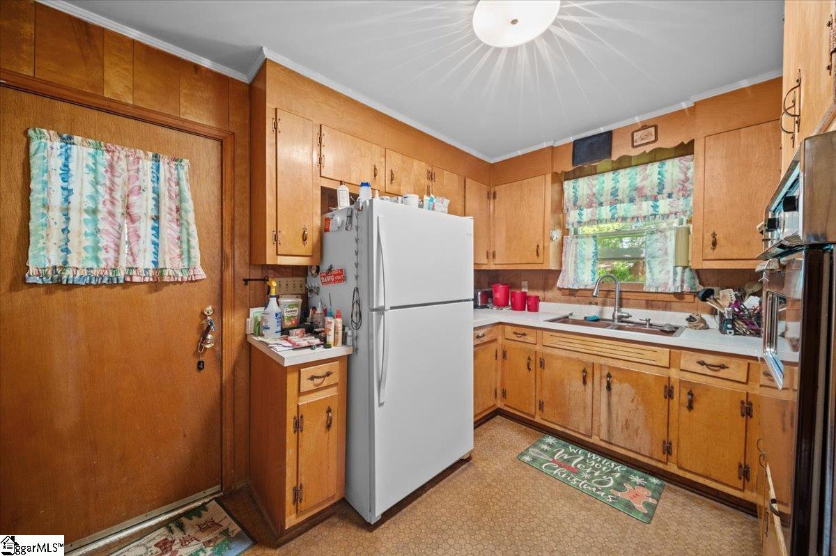16 Wardview Avenue Greenville, SC 29617