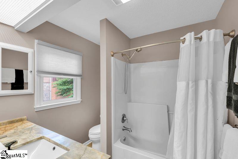 156 Circle Top Drive Hendersonville, NC 28739