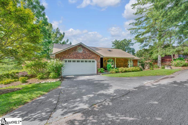 156 Circle Top Drive Hendersonville, NC 28739