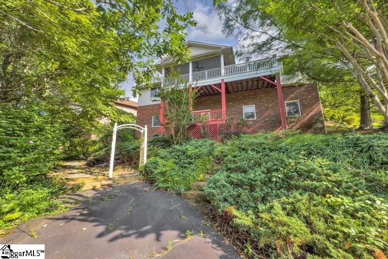 156 Circle Top Drive Hendersonville, NC 28739