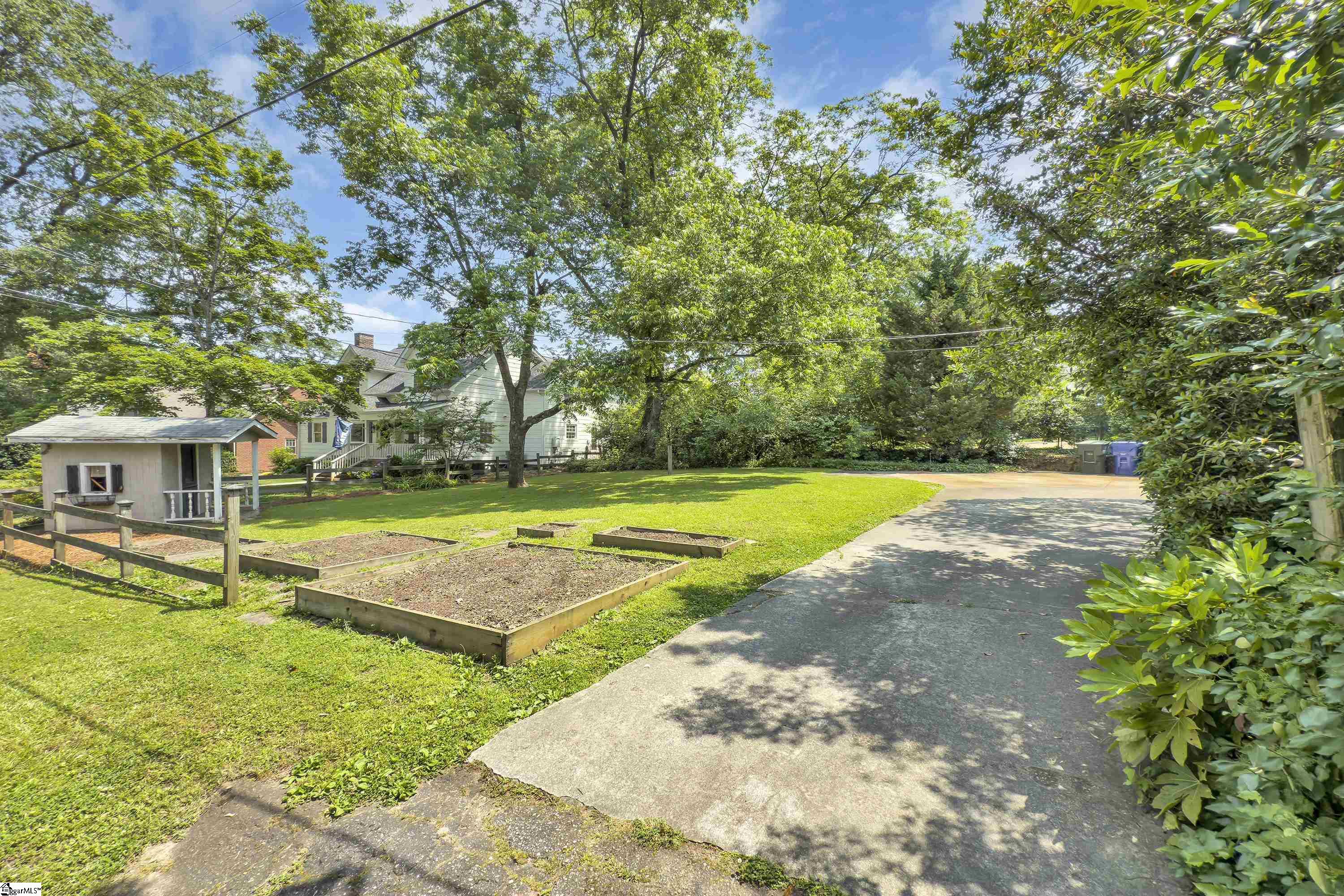 1 Longview Terrace Greenville, SC 29605