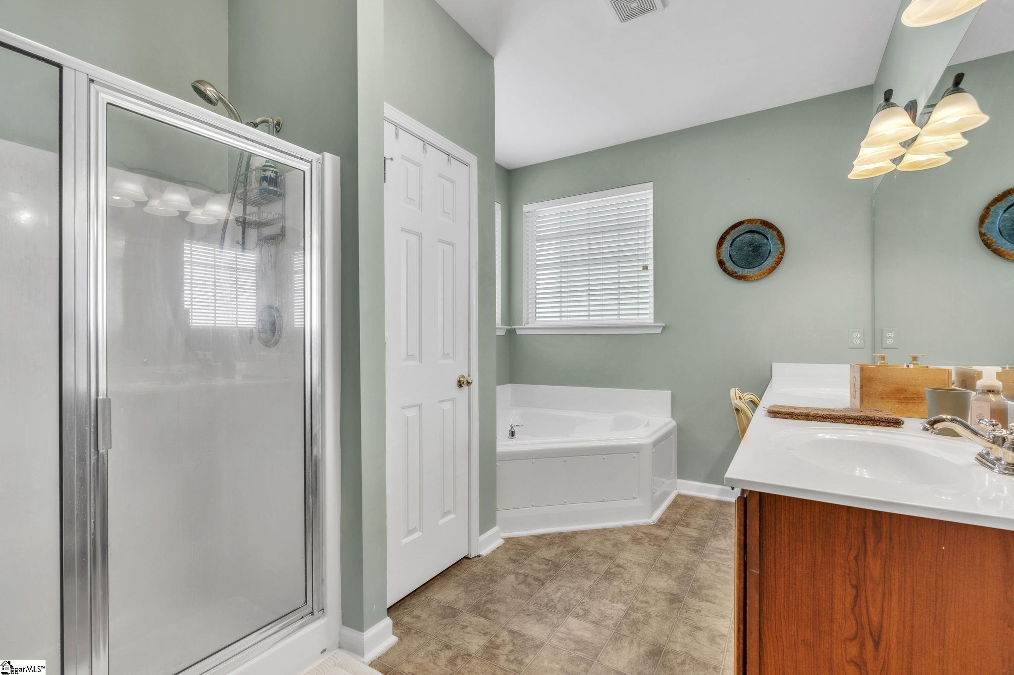 528 Kingsmoor Drive Simpsonville, SC 29681