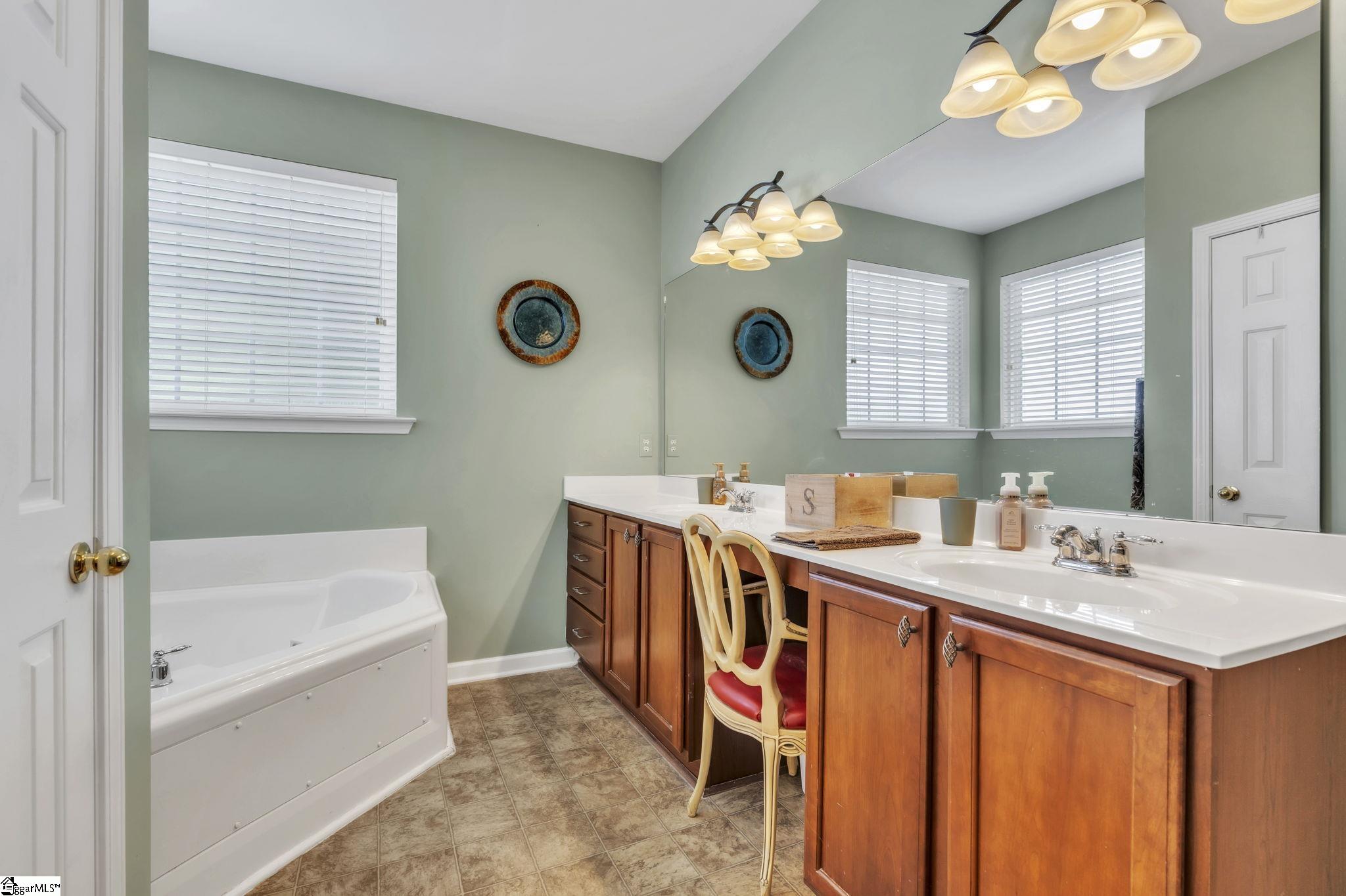 528 Kingsmoor Drive Simpsonville, SC 29681