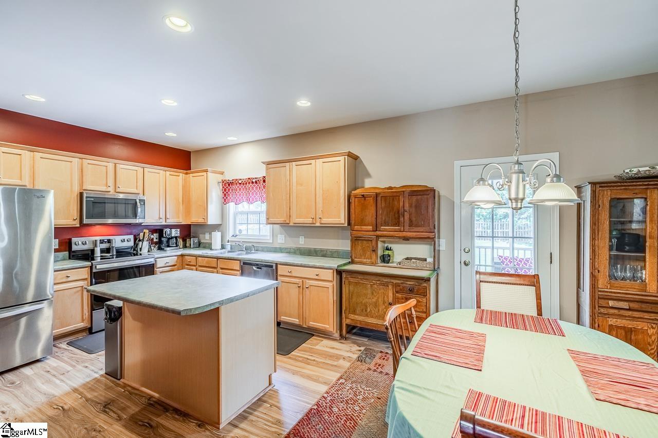 483 N Sweetwater Hills Drive Moore, SC 29369