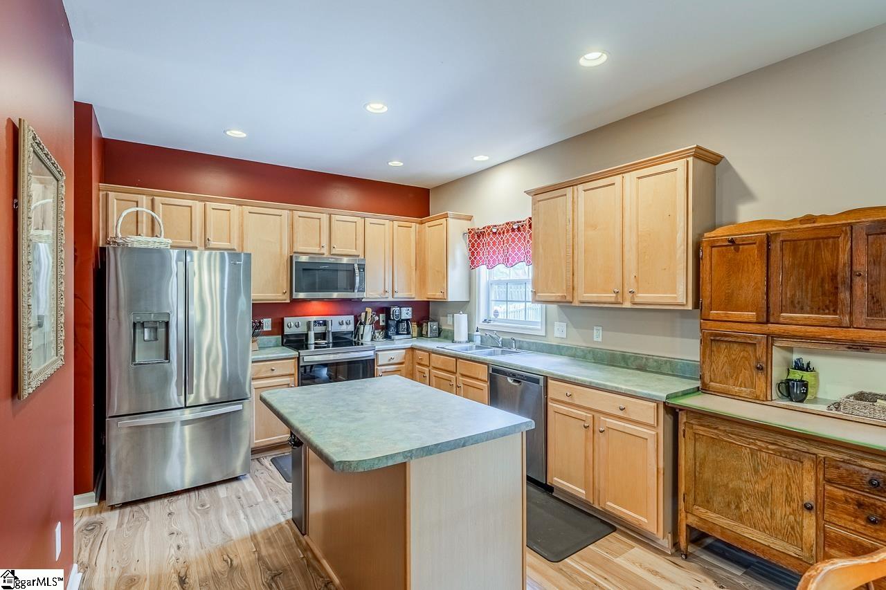 483 N Sweetwater Hills Drive Moore, SC 29369