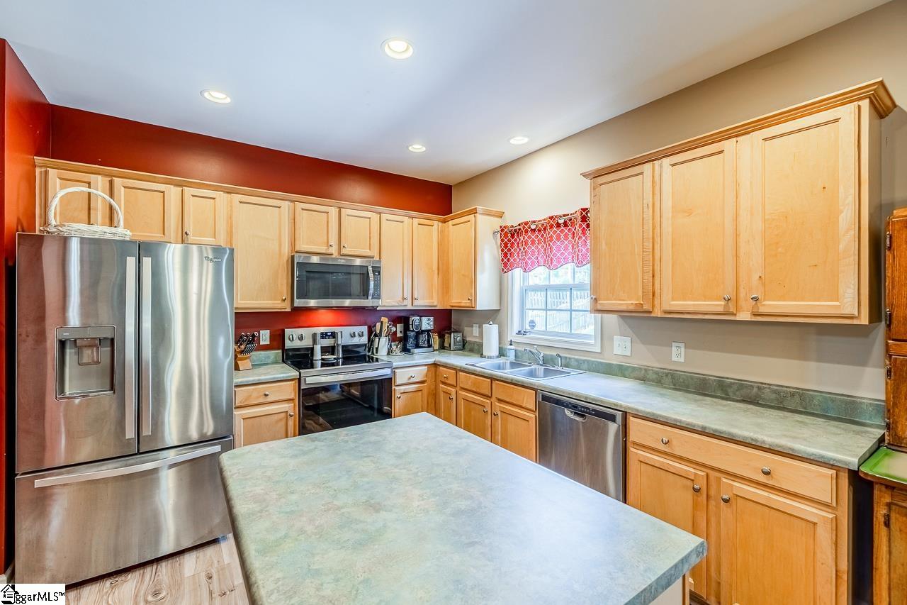 483 N Sweetwater Hills Drive Moore, SC 29369