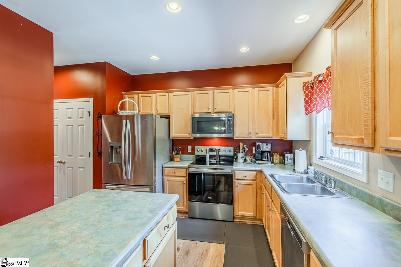 483 N Sweetwater Hills Drive Moore, SC 29369