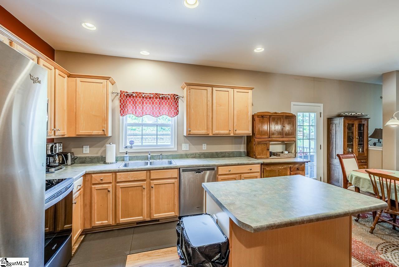 483 N Sweetwater Hills Drive Moore, SC 29369