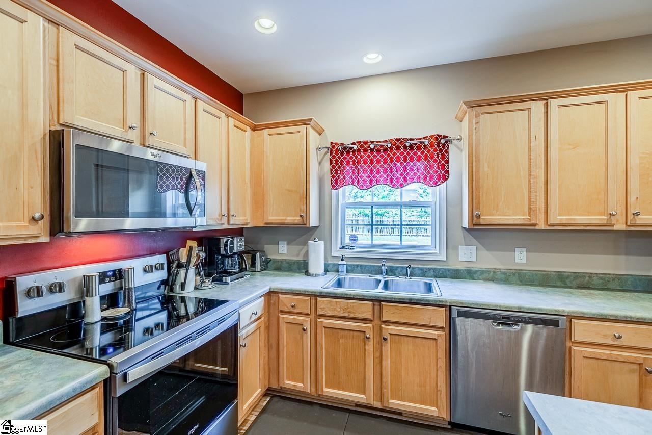 483 N Sweetwater Hills Drive Moore, SC 29369