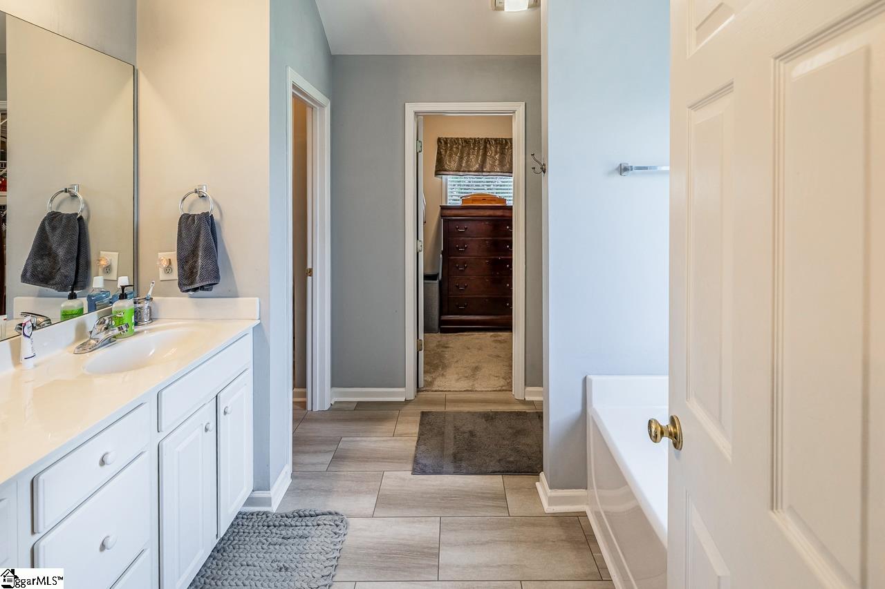 483 N Sweetwater Hills Drive Moore, SC 29369