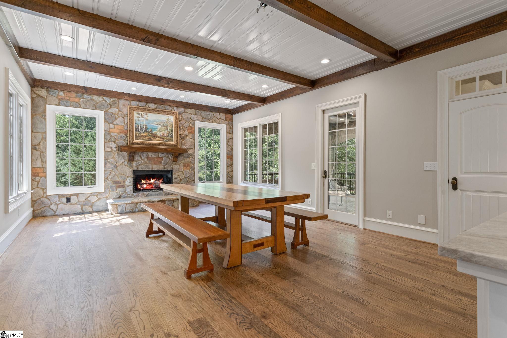 20 White Crescent Lane Simpsonville, SC 29681