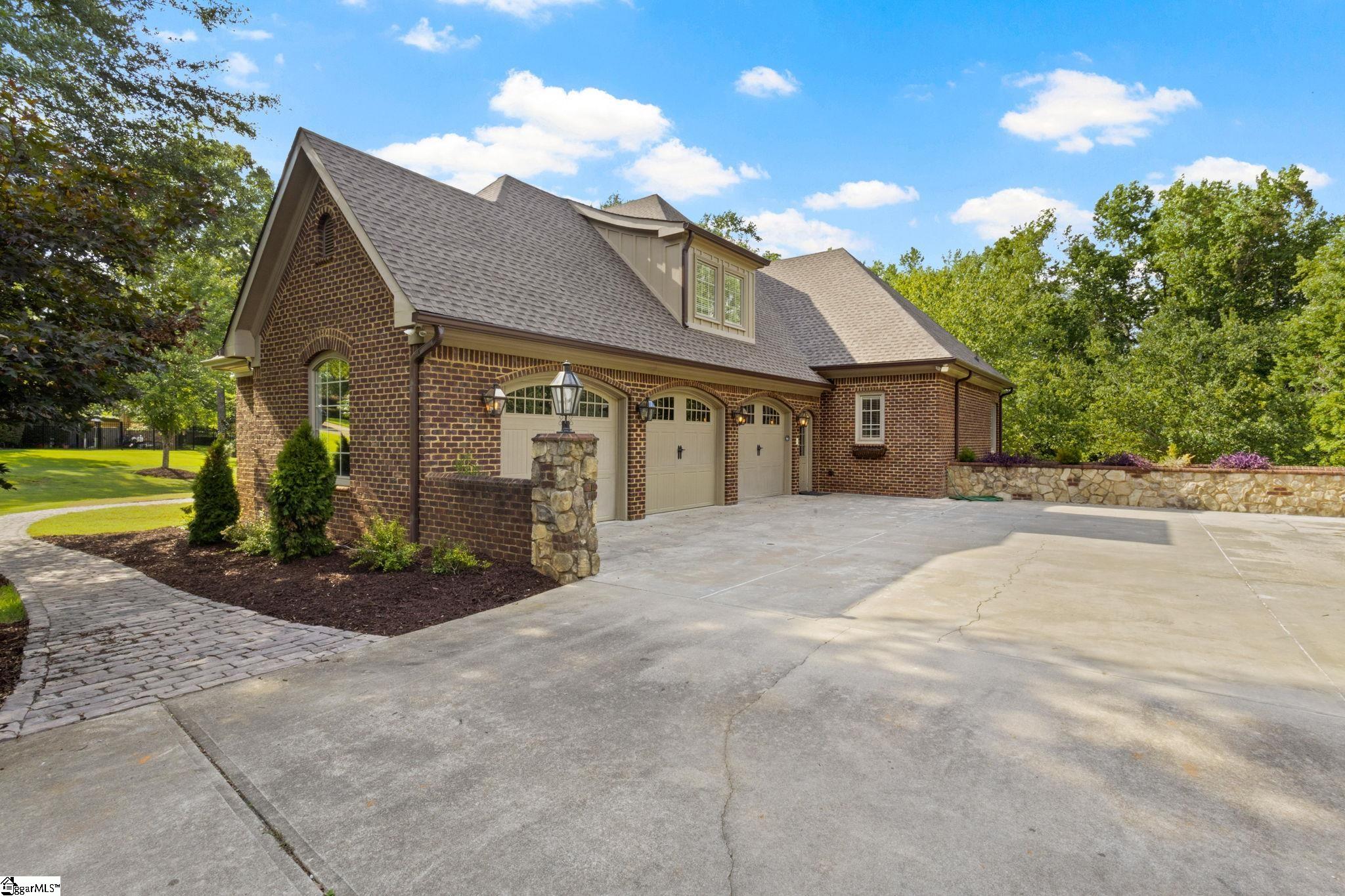 20 White Crescent Lane Simpsonville, SC 29681