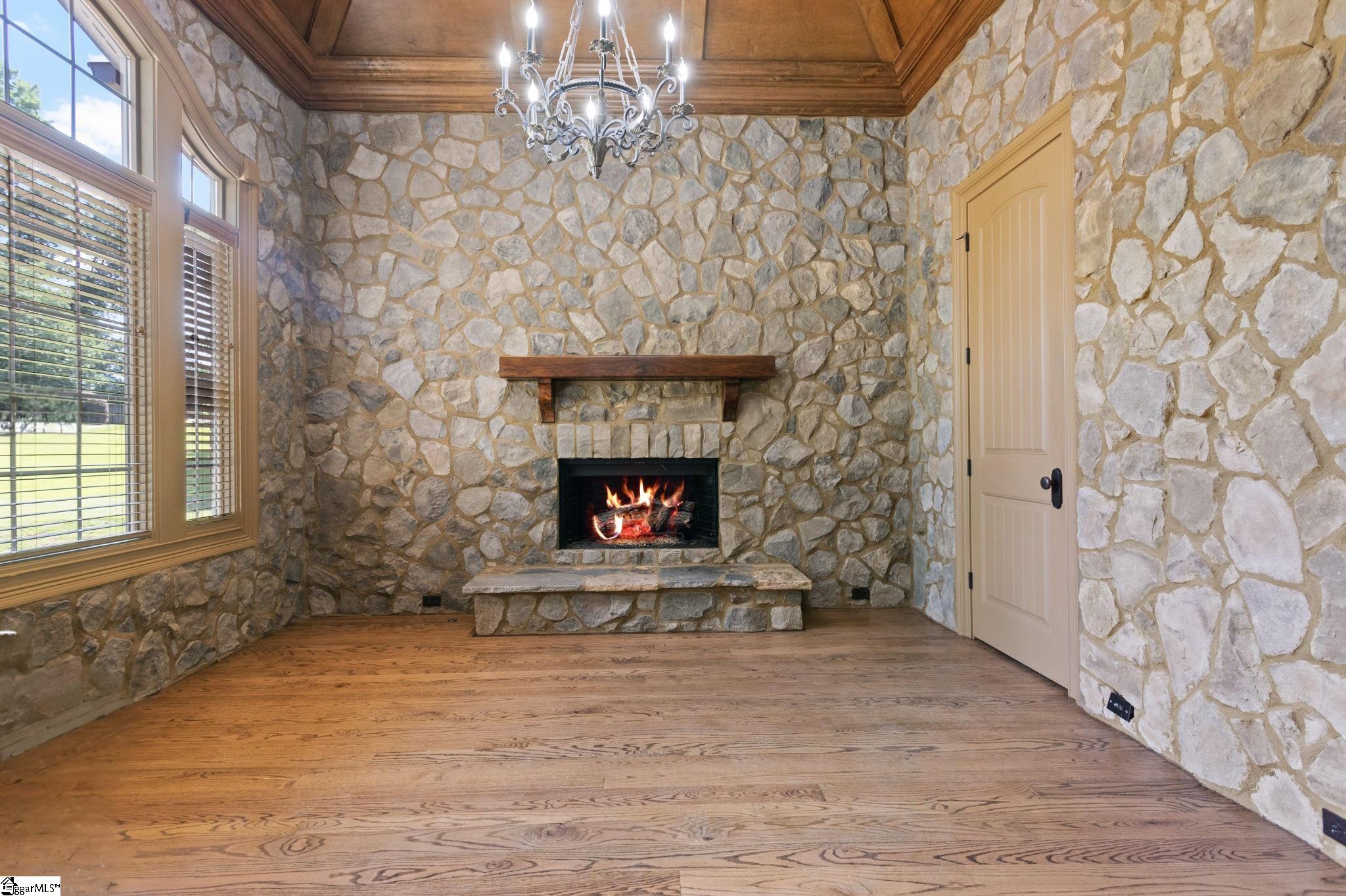 20 White Crescent Lane Simpsonville, SC 29681