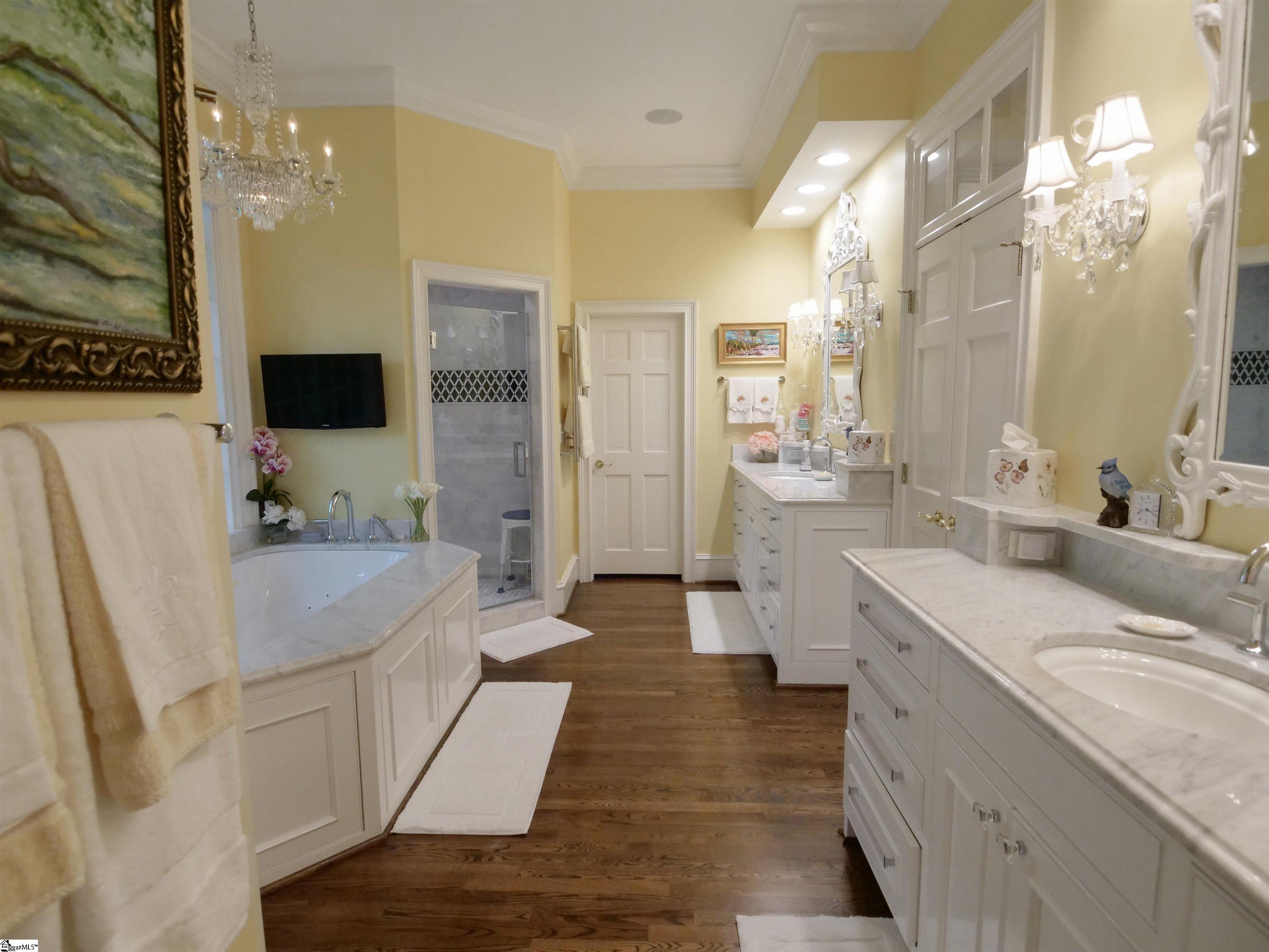 6 Twin Oaks Court Spartanburg, SC 29306