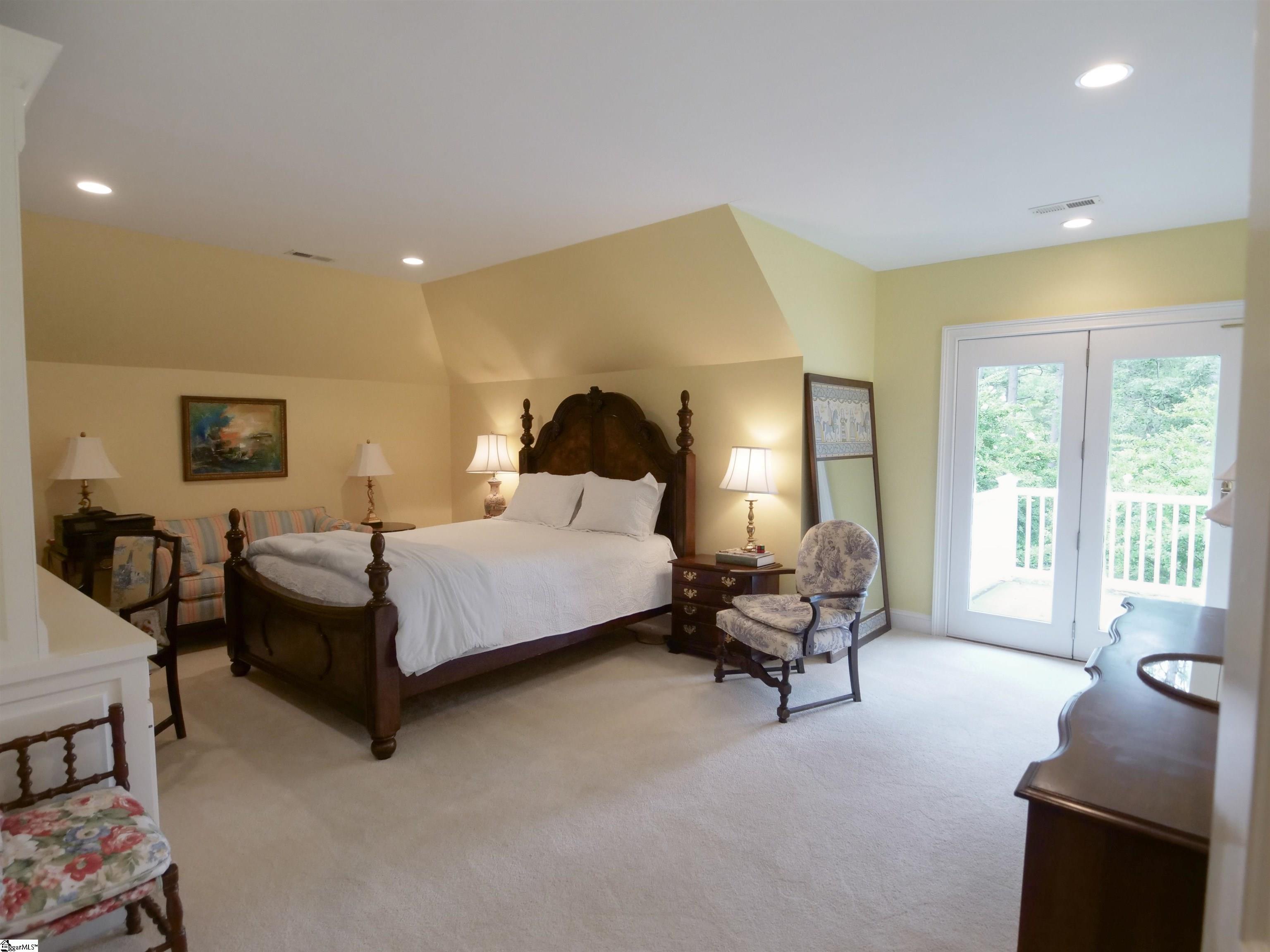 6 Twin Oaks Court Spartanburg, SC 29306