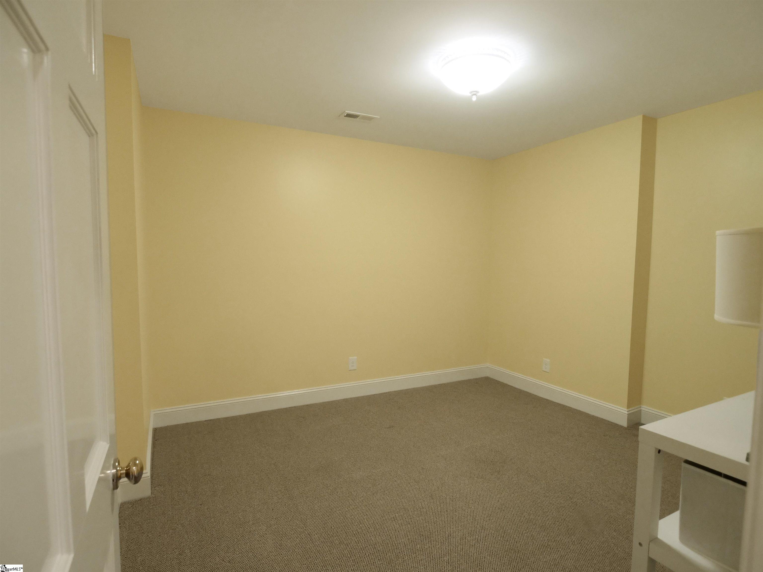 6 Twin Oaks Court Spartanburg, SC 29306