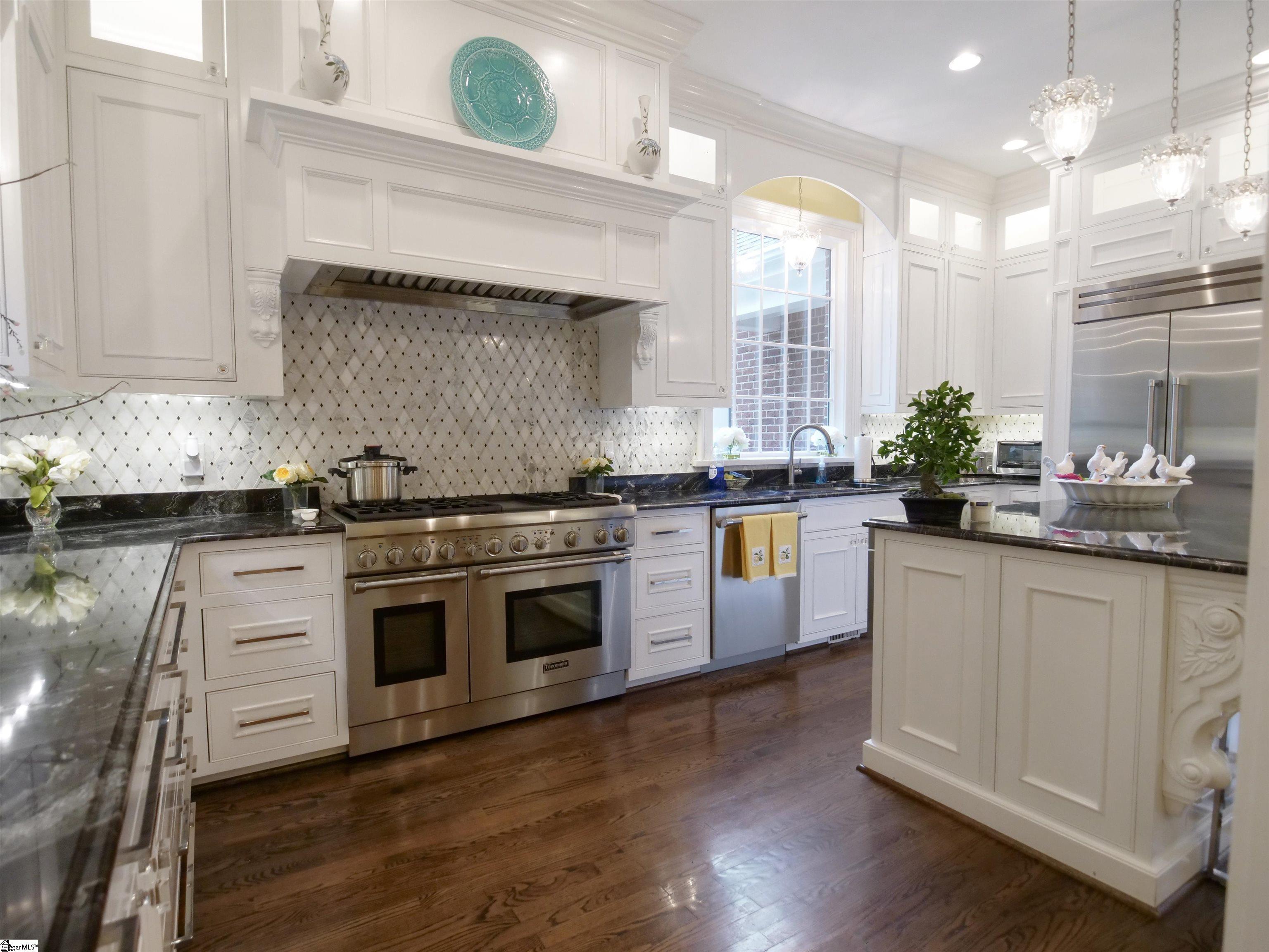 6 Twin Oaks Court Spartanburg, SC 29306