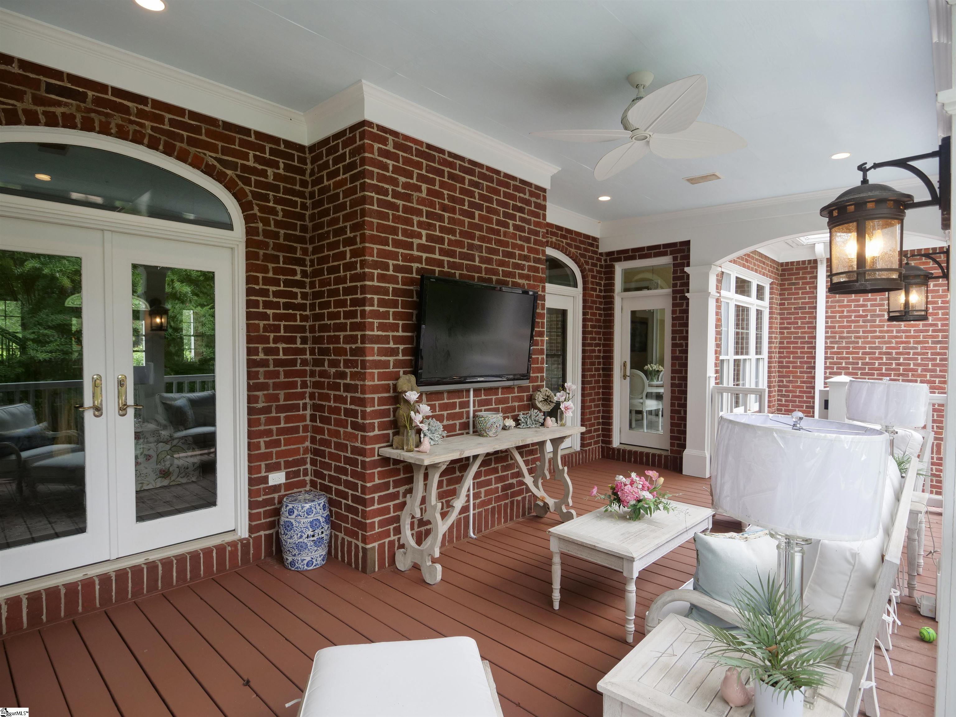 6 Twin Oaks Court Spartanburg, SC 29306