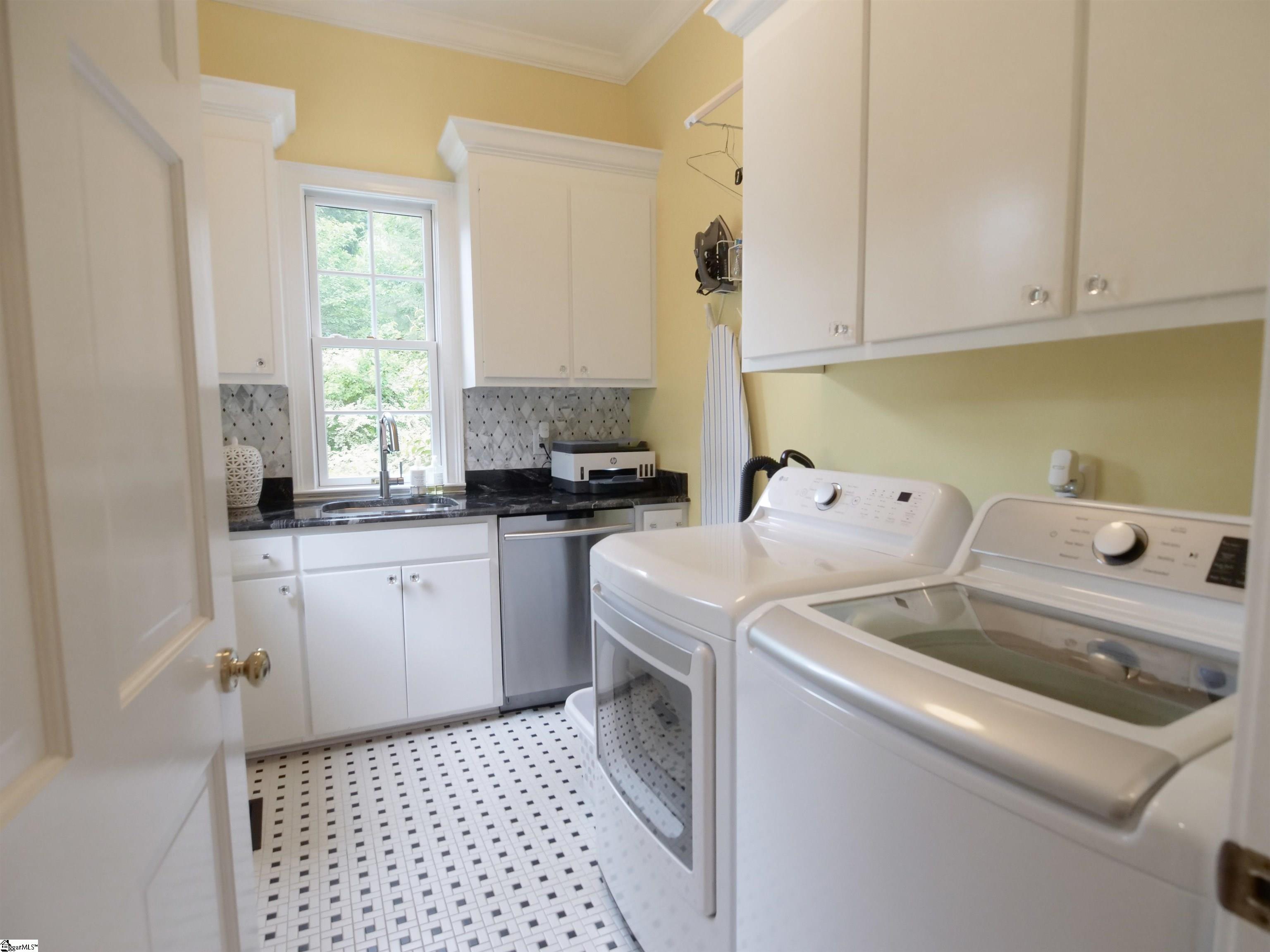 6 Twin Oaks Court Spartanburg, SC 29306