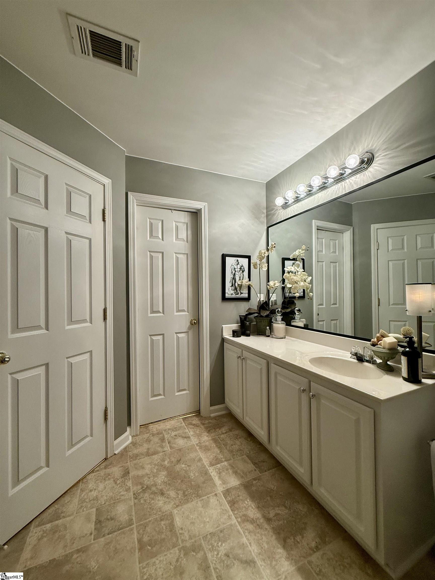 704 Calle Place Greenville, SC 29607