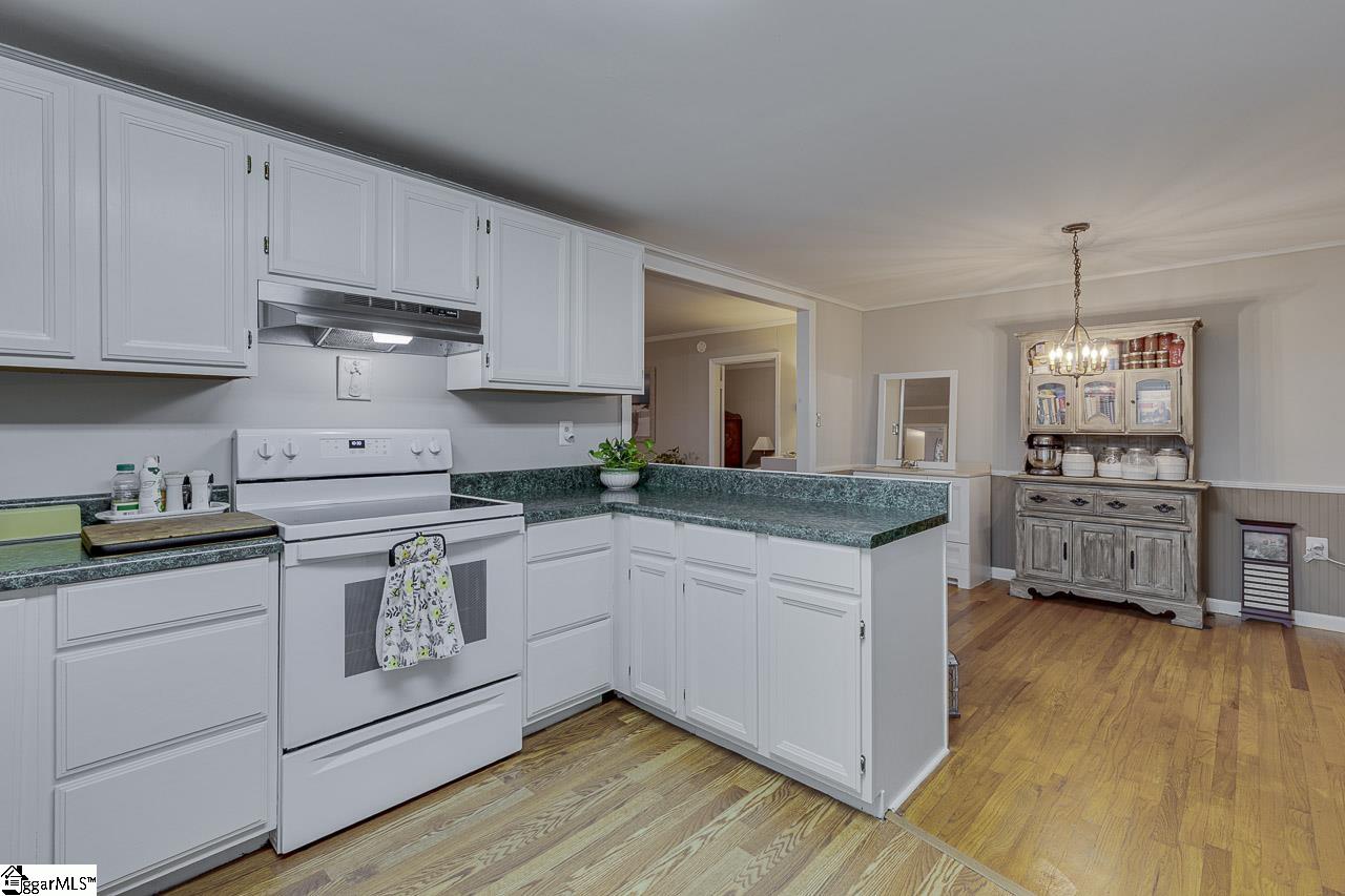 3332 Highway Gray Court, SC 29645