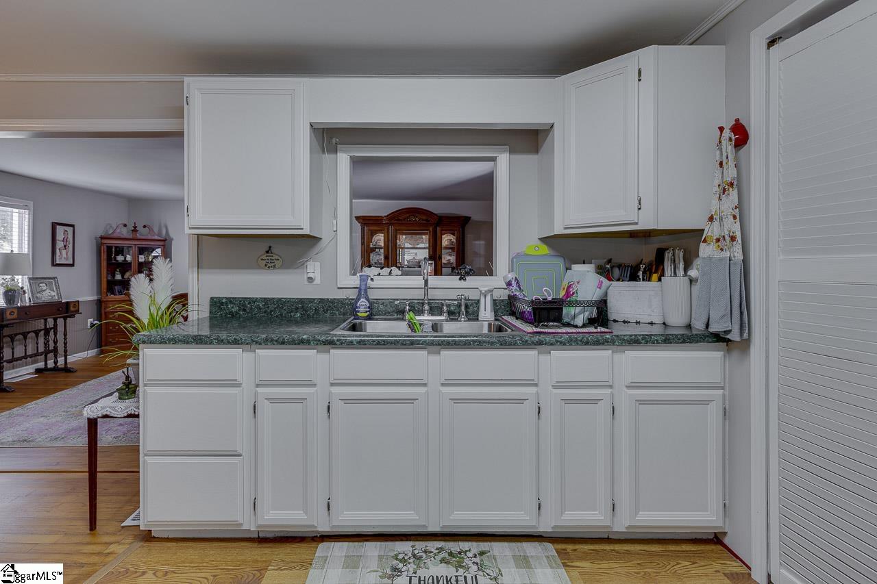 3332 Highway Gray Court, SC 29645
