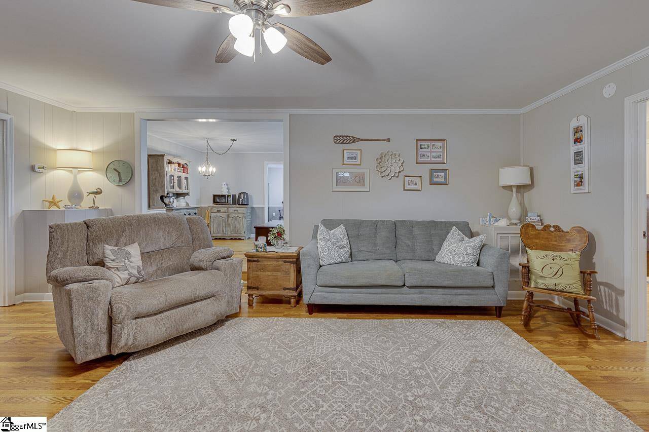 3332 Highway Gray Court, SC 29645