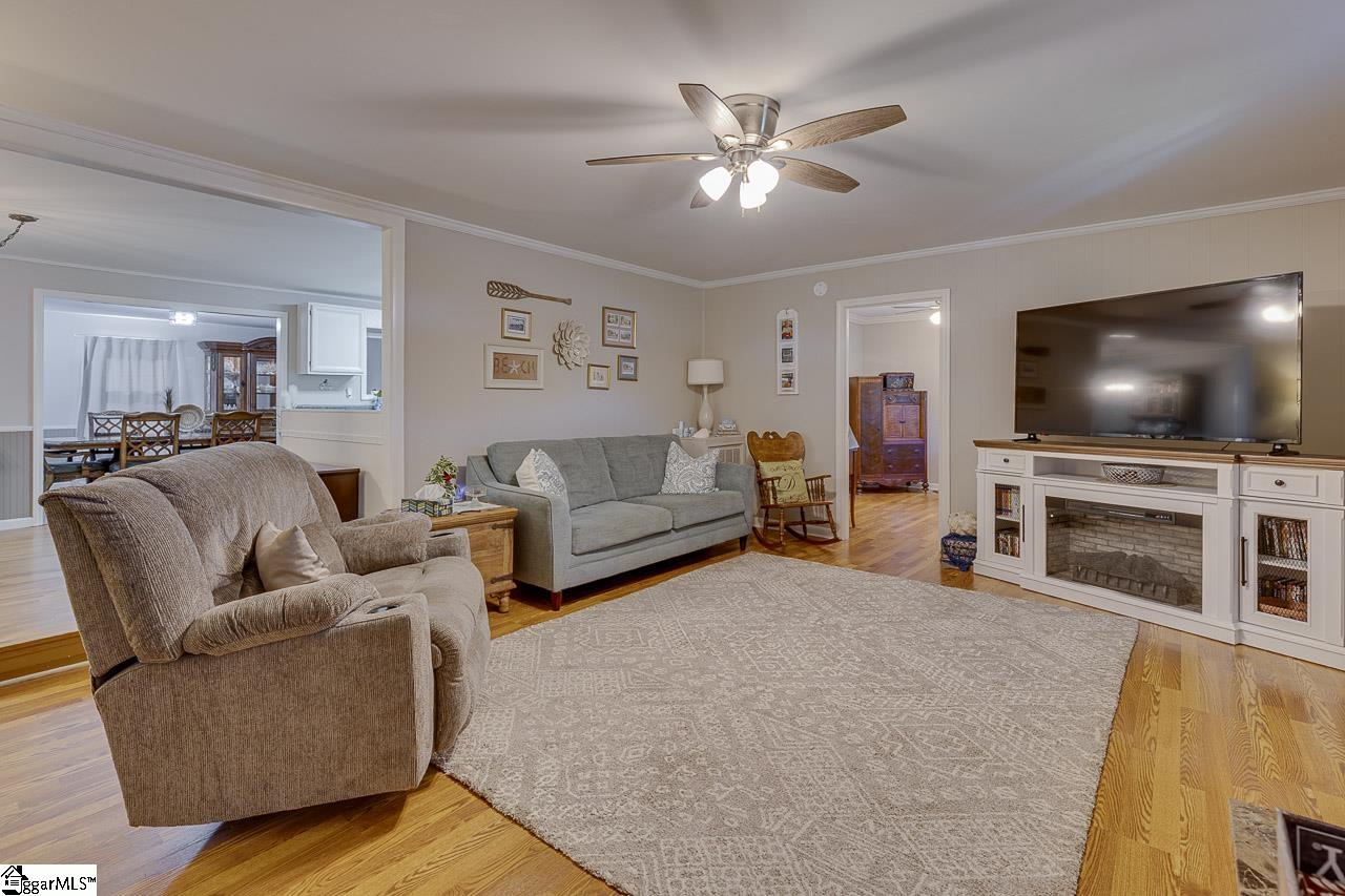 3332 Highway Gray Court, SC 29645