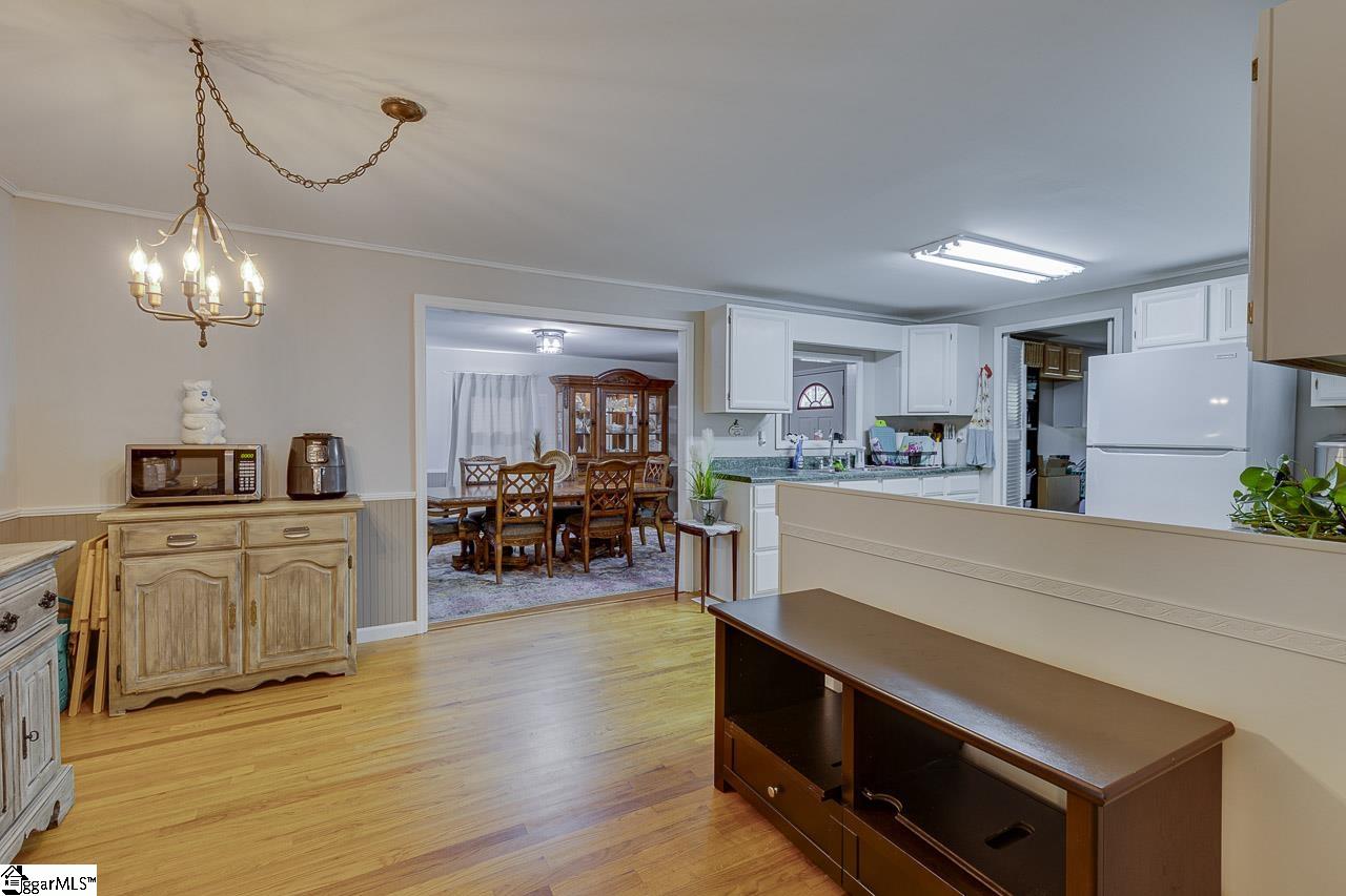 3332 Highway Gray Court, SC 29645
