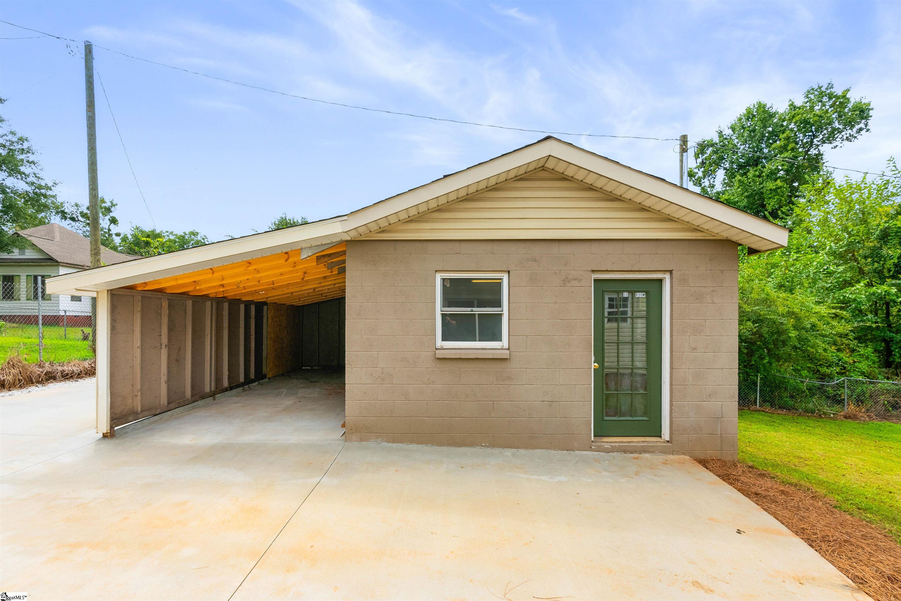 1316 E South 6th Street Seneca, SC 29678