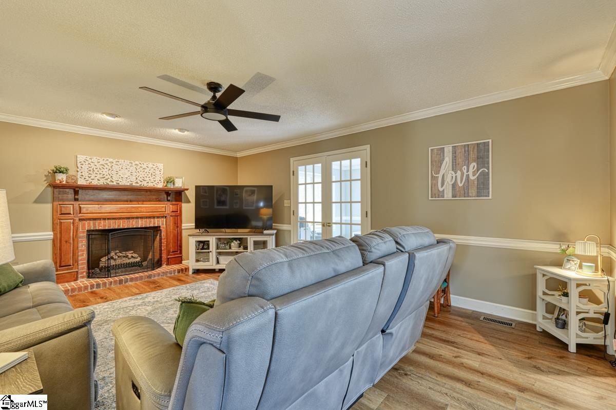225 W Killarney Lake Moore, SC 29369