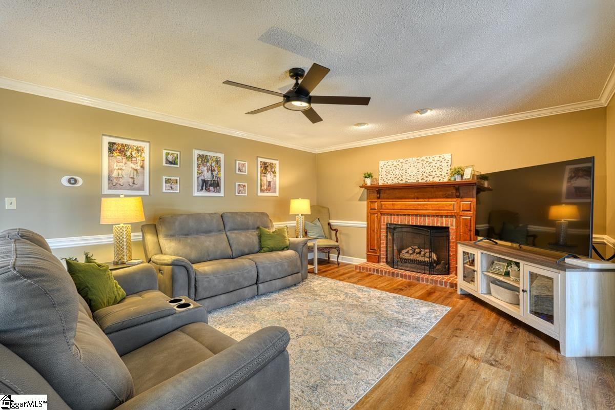 225 W Killarney Lake Moore, SC 29369