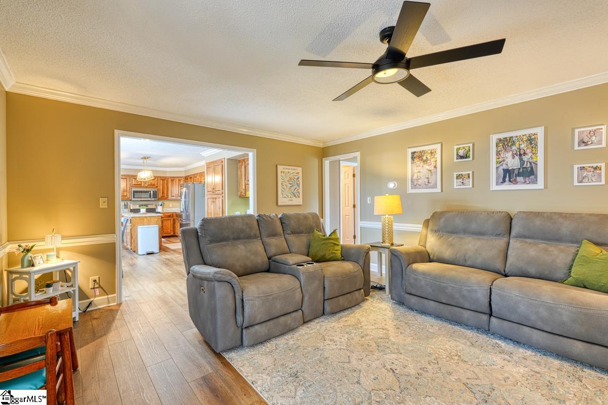 225 W Killarney Lake Moore, SC 29369