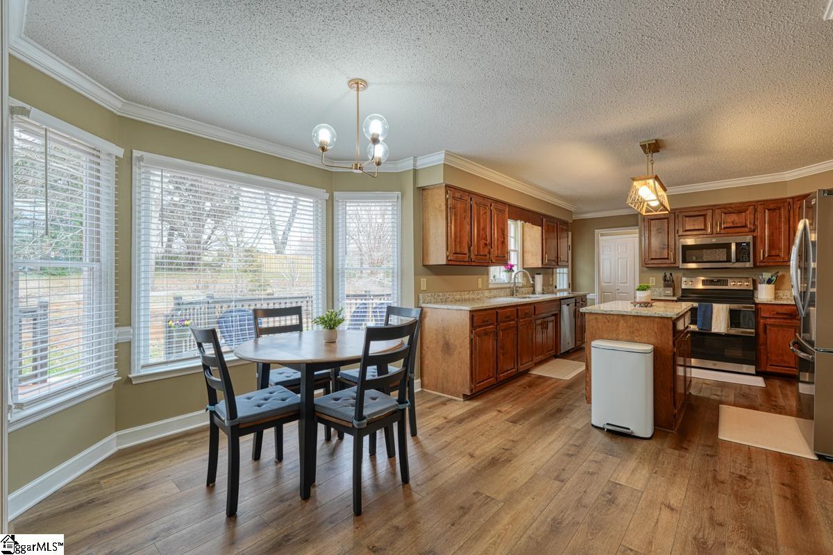 225 W Killarney Lake Moore, SC 29369